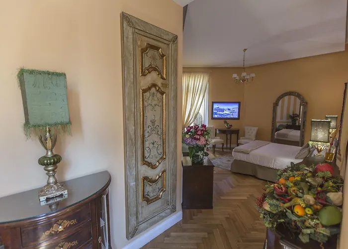 Royal Trinita Dei Monti Otel 4*